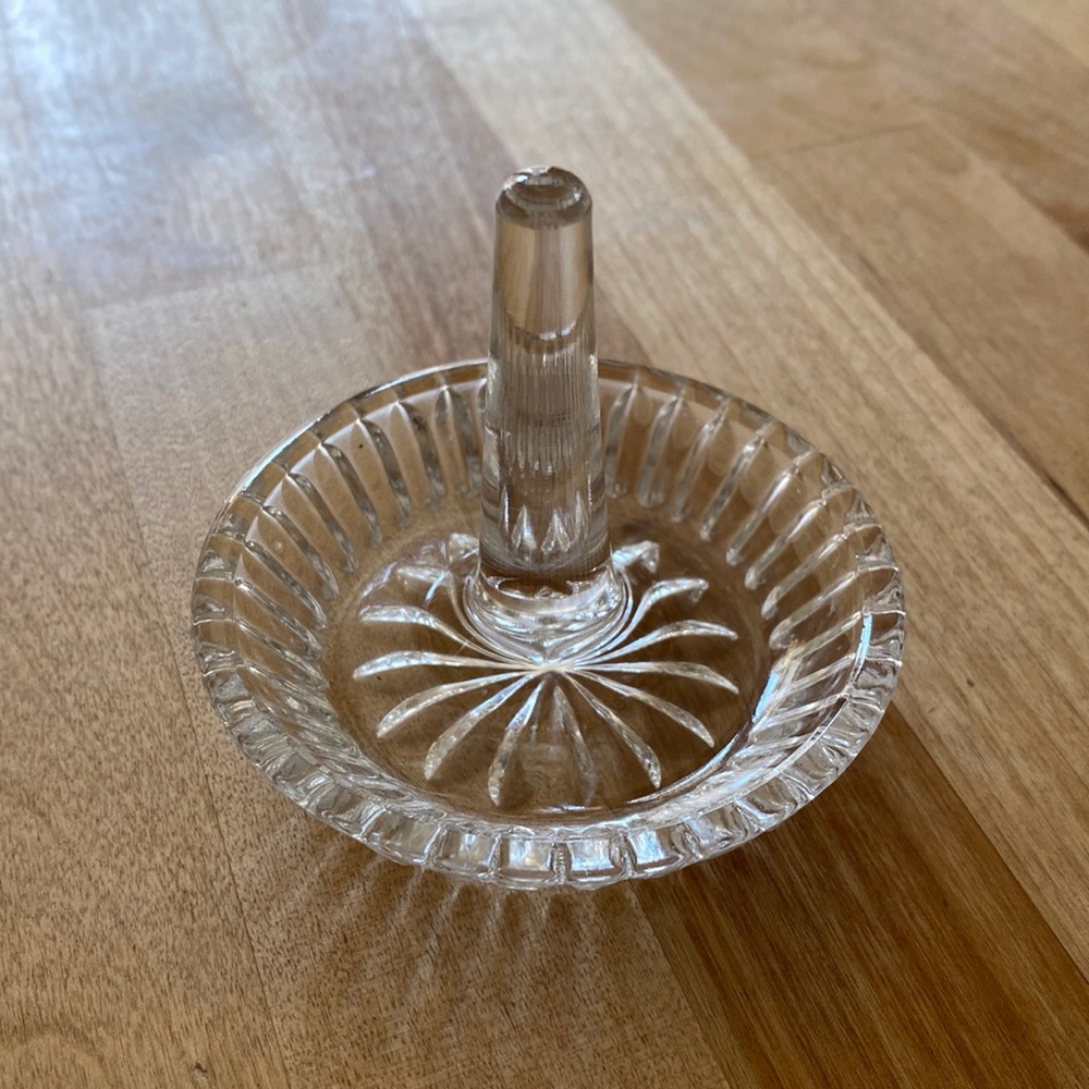 Etched glass ring holder
